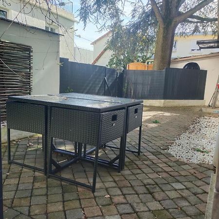 Апартаменты 2 Piece Avec Terrasse Ensoleille Сюрен Экстерьер фото