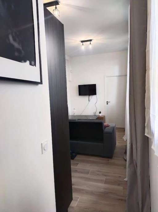 Апартаменты 2 Piece Avec Terrasse Ensoleille Сюрен Экстерьер фото