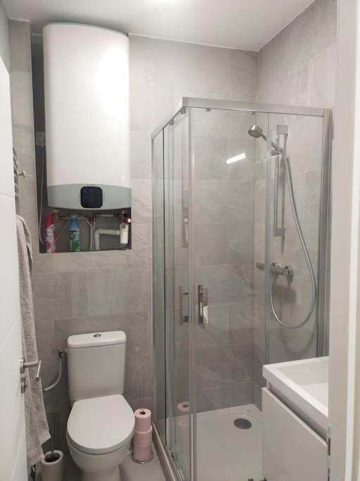 Апартаменты 2 Piece Avec Terrasse Ensoleille Сюрен Экстерьер фото