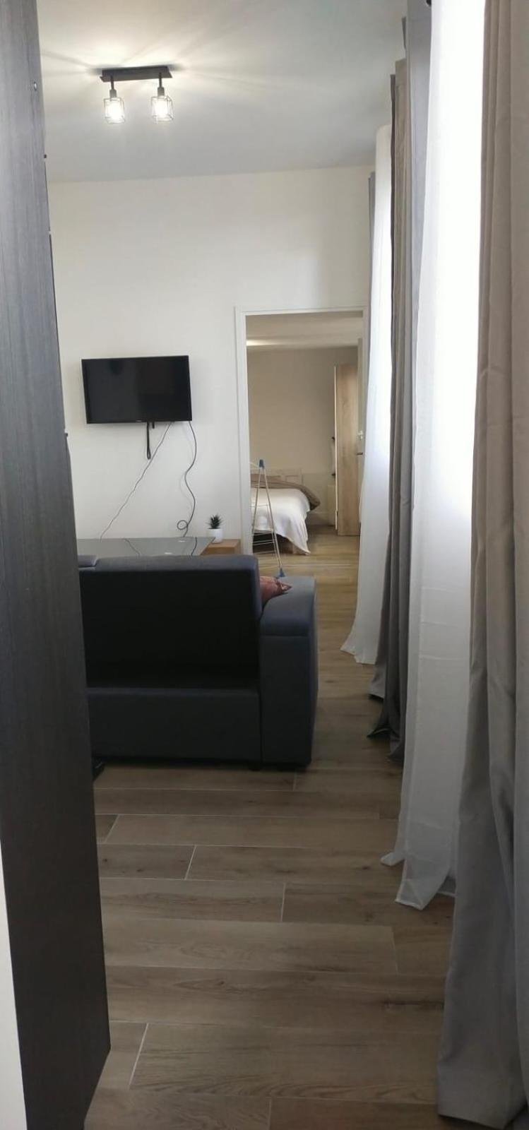 Апартаменты 2 Piece Avec Terrasse Ensoleille Сюрен Экстерьер фото