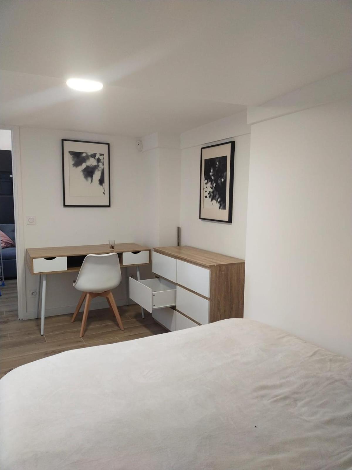 Апартаменты 2 Piece Avec Terrasse Ensoleille Сюрен Экстерьер фото