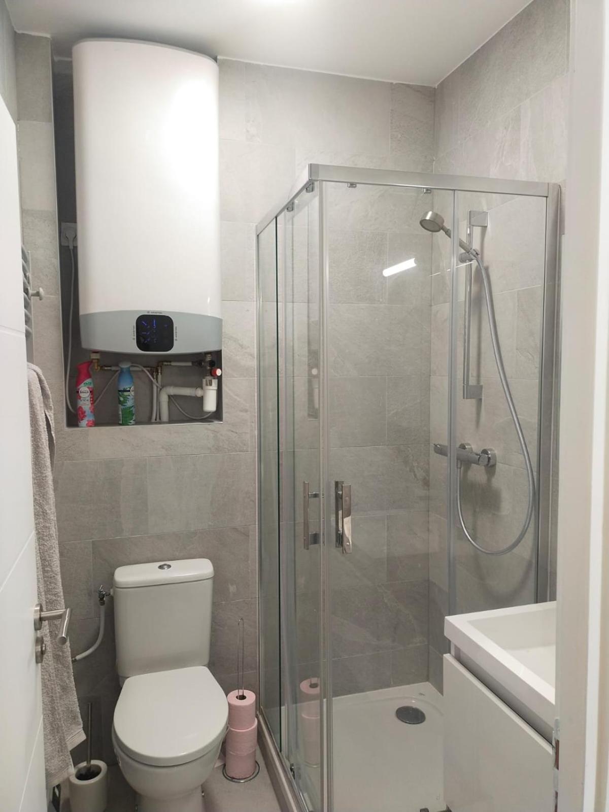 Апартаменты 2 Piece Avec Terrasse Ensoleille Сюрен Экстерьер фото