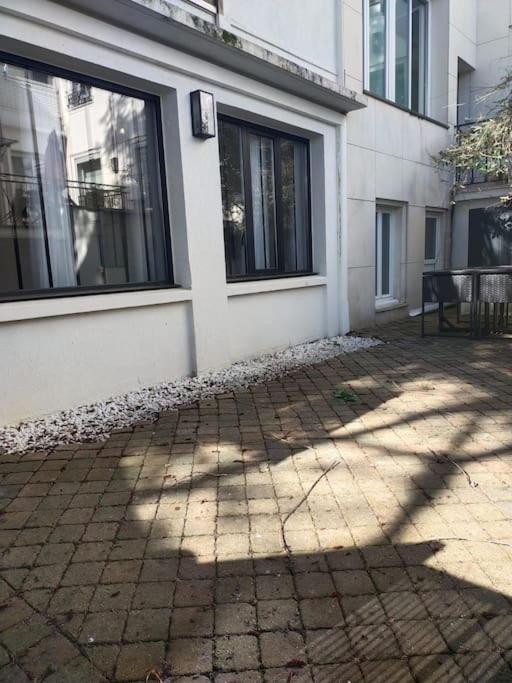 Апартаменты 2 Piece Avec Terrasse Ensoleille Сюрен Экстерьер фото