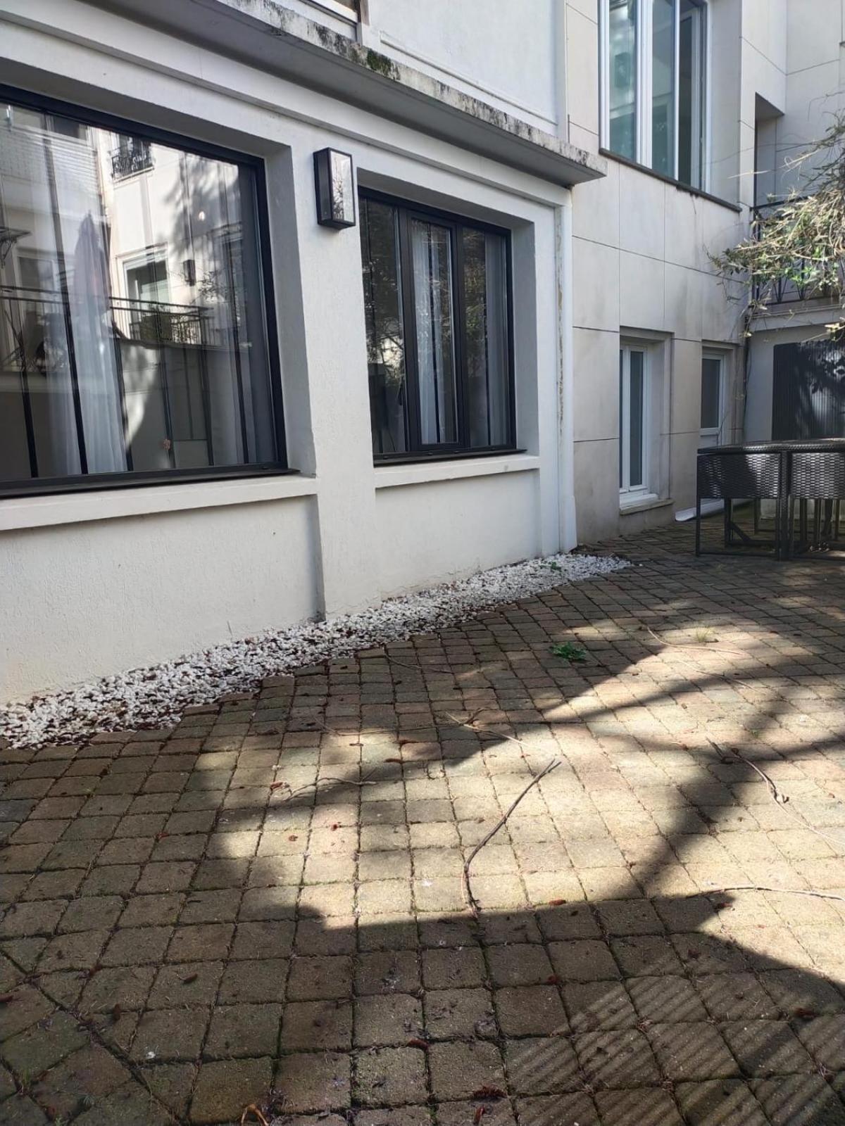 Апартаменты 2 Piece Avec Terrasse Ensoleille Сюрен Экстерьер фото